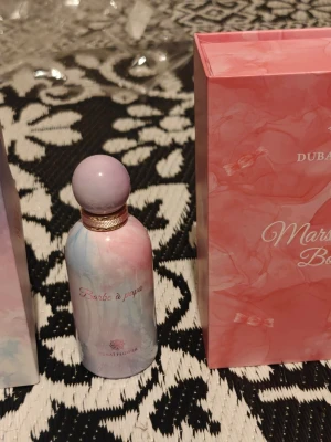 Parfymsplittar 5 ml!  - Jag säljer parfymsplittar på dessa 5 ml för 50 kr st. Kommer i små glasflaskor. Skickas spårbart med Postnord 🌸Givetvis äkta! 