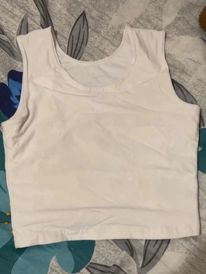 Chest binder from wonababi - New. Only worn onces in very good condition It was just to small for me Measurements: 33 cm under the armpits 35 cm total length with straps (Measured flat) I will send with original packaging and stickers