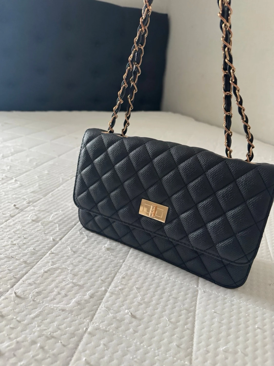 Svart quiltad handväska med kedja - 2