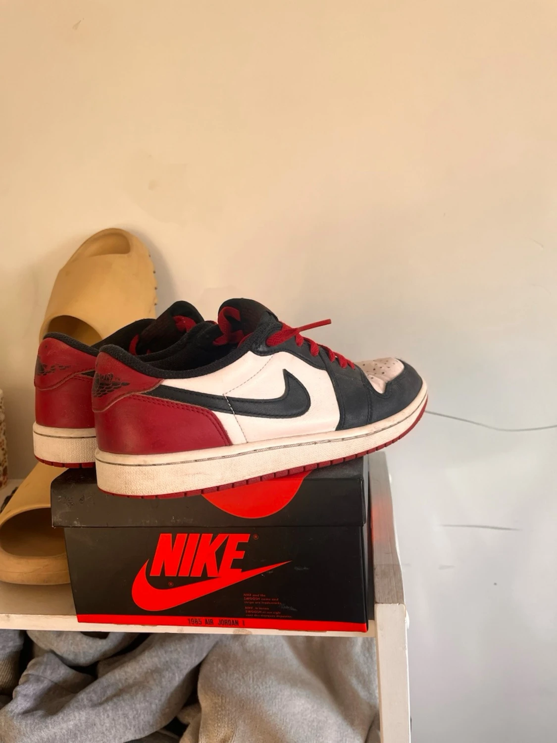 Nike Air Jordan 1 Low svart/röd/vit - 2