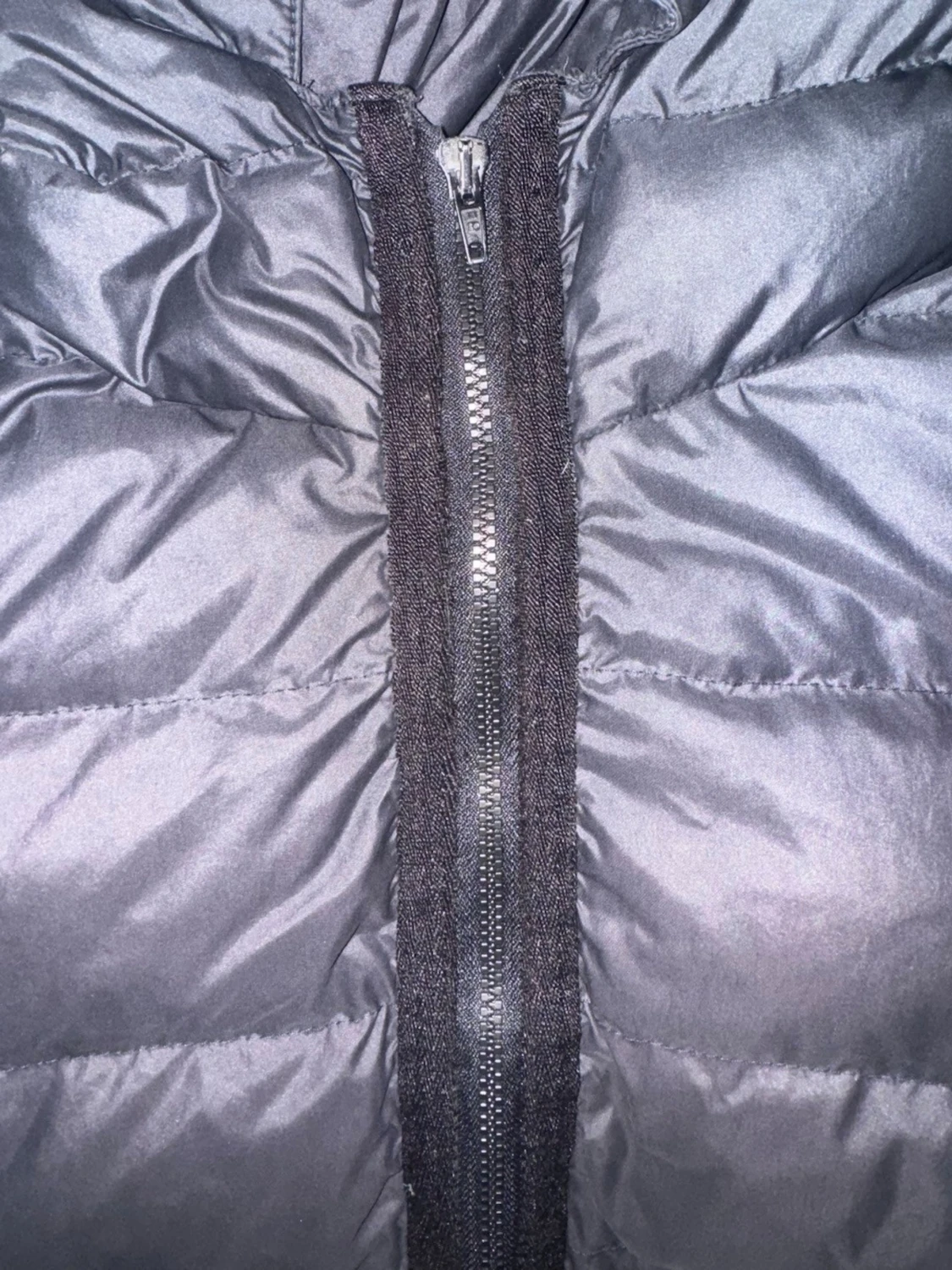 Svart lång dunjacka med fuskpäls - 2