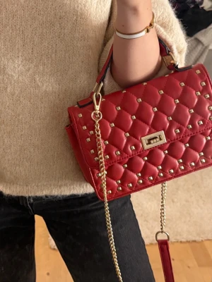 Snygg väska  - Knappt kommit till användning men så snygg!