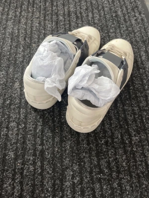 Valentino Open  - Tjena säljer dessa sparsamt använda Valentino Open i färgen navy ! Dessa är i storlek 44. Allt orginal medföljes!  Nypris 6000kr mitt pris 1250kr! Hör av dig om eventuella frågor !