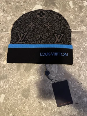 Monogram mössa - Helt ny