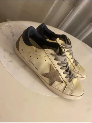 Golden goose  - Golden goose lägger upp för fri frakt, för information se annons på min profil 
