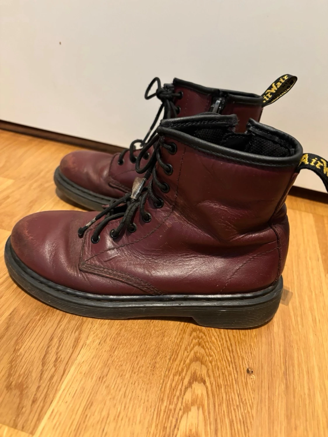 Vinröda Dr. Martens boots stl 35 - 5