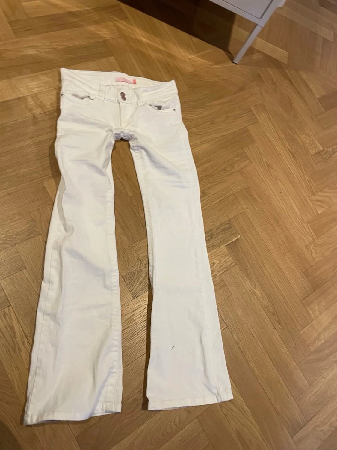 Vita bootcut jeans med låg midja - 1