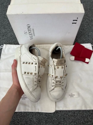 Valentino open rockstund  - Valentino Rockstund | Storlek 38 1/2 | Tillbehör: Box, dustbag, kort & snören | Endast 1399:- | Tveka inte att höra av dig vid frågor | Northstore