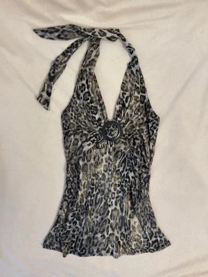 y2k leopard haltertopp  - super snygg mönstrad halterneck knyttopp i fint skick från 2000-talet 💌skickas samma dag som köpet 