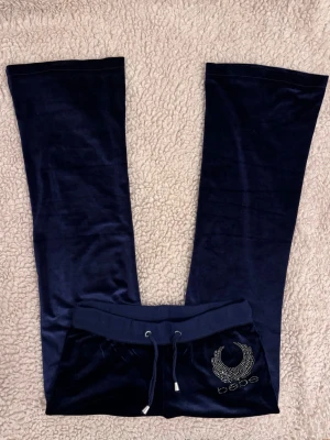 y2k bebe byxor med fickor  - nyskick då jag aldrig använt de passar ungefar xs/s upp till 160 cm skickar inte med bring 