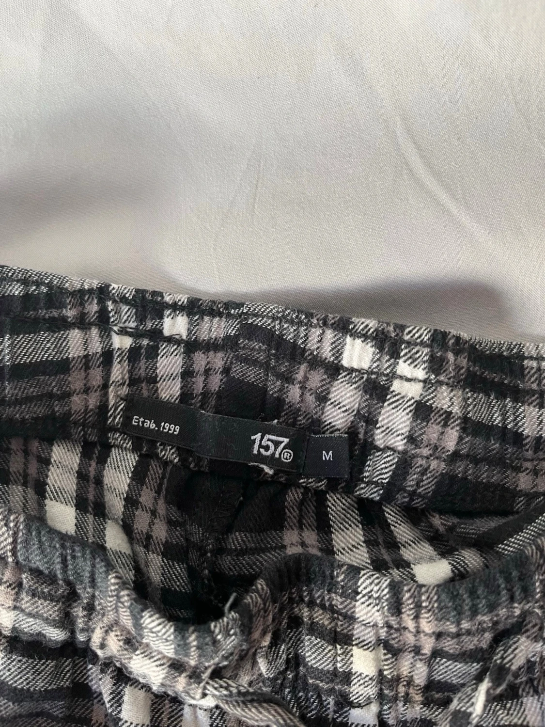 Rutiga pyjamasbyxor i svart, grått och vitt - 3