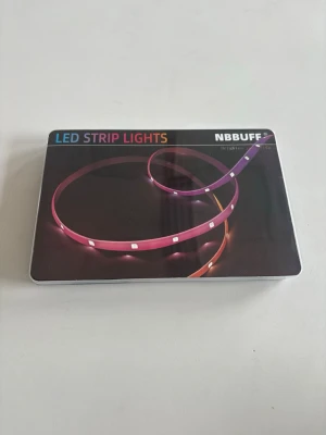 LED strip lights 5meter - LED-slinga 5 meter  Helt ny smart RGB LED-slinga 5 meter (endast köpt men aldrig använd)! Perfekt för att skapa mysig eller cool stämning i sovrum, vardagsrum eller vid fest. Styrs enkelt via app eller fjärrkontroll och har flera funktioner som justerbar ljusstyrka, färger, hastighet samt timer. Kan även synkas med musik eller användas i mikrofonläge så ljuset reagerar på ljud – riktigt snygg effekt! Enkel att montera och passar perfekt som dekoration till rum, gaming setup eller fest. 