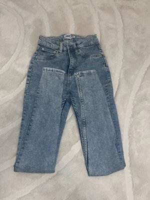 Jeans - Använda två gånger, jeans från lager 175 storlek S. Par pris:100kr styck pris:50kr