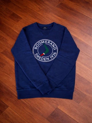 Hoodie från Boomerang - En riktigt schyst och unik hoodie, passar riktigt bra nu till våren. Denna kostar nypris cirka 800-900 så en riktig Steal 💸                 || Skicka iväg ett PM vid fler frågor ❗️||