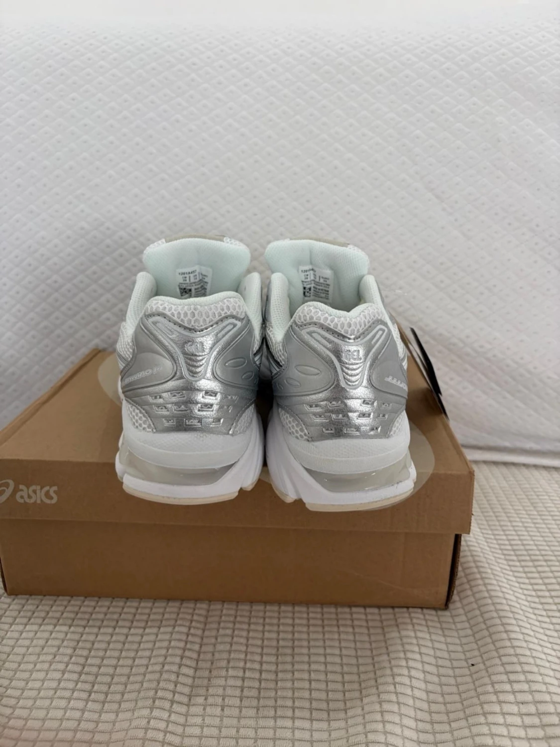 Asics silverfärgade sneakers - 3