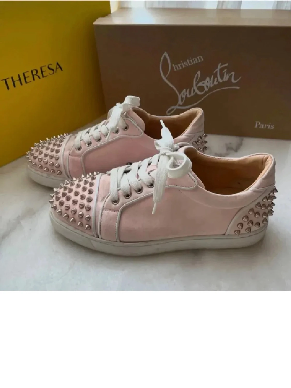  SÖKER!! Christian Louboutin sneakers med nitar - 1