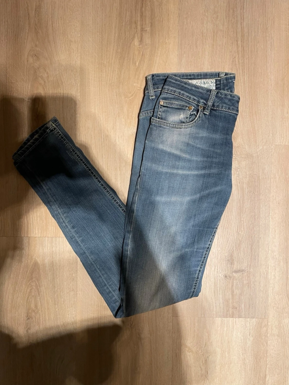 Blå slim fit jeans med slitningar - 3