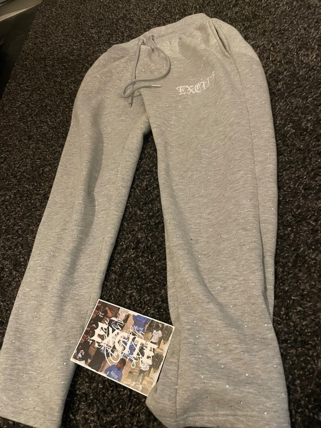 Grå mjukisbyxor från Exclu