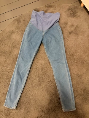 Gravid byxor  - Nyskick på alla, inte alls mycket använda. 