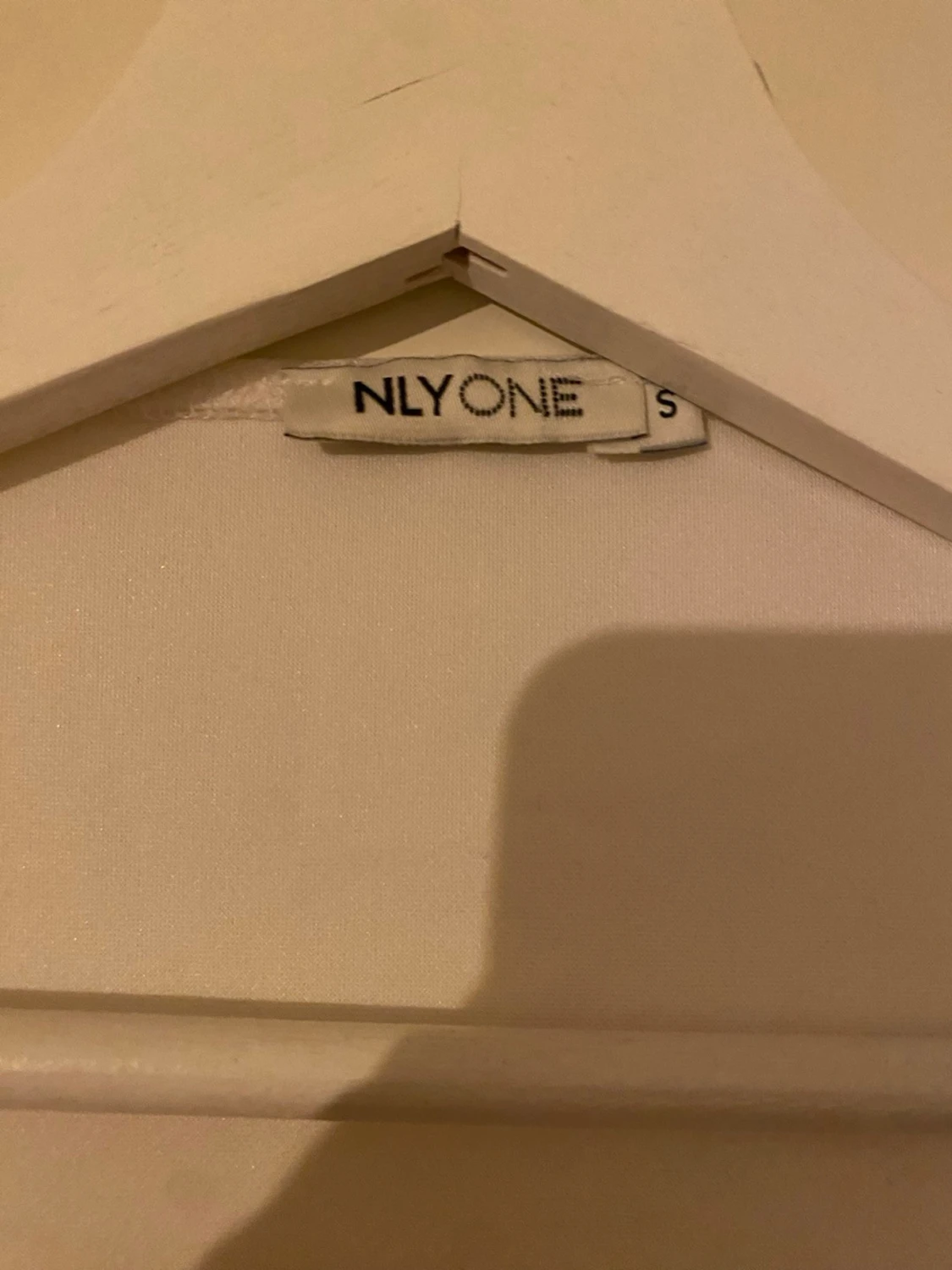 Vit långärmad klänning. - 2