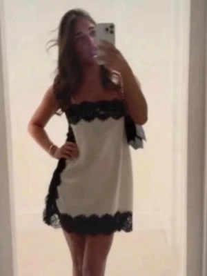 Zara linne  - Storlek m från Zara, framsida längd är 77,5cm och kan användas som topp och klänning