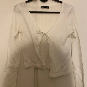 tunn kofta🌸 - supersöt kofta från new yorker! endast använd ett fåtal gånger. storlek XS🦋