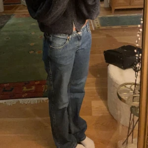 Blåa Weekday jeans - Fina blåa Weekday jeans i 28/32.🌟