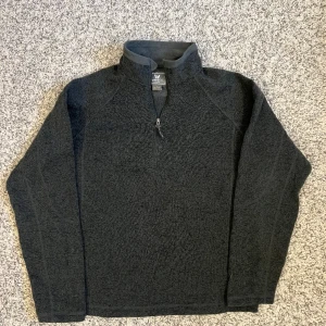 Fleece tröja - Varm fleece tröja. Köpt second hand men är i nyskick