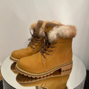 Boots  - Superfina 