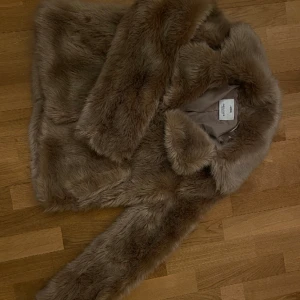 Pälsjacka  - Snygg pälsjacka!