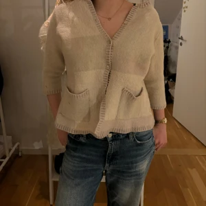 Ylle kofta  - Jättefin yllekofta. Kan användas som vår jacka ❣️