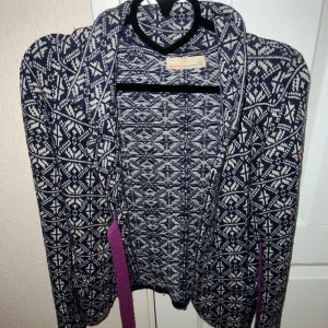 Odd Molly kofta  - Odd Molly ullkofta modell 233