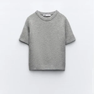 Stickad t-shirt  - Helt ny med prislapp kvar!❤️köp direkt för 300