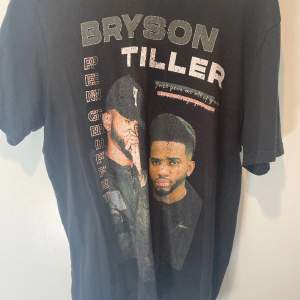 Bryson tiller tshirt, köpt från ett märke som kallas för Flavaclothing, storlek M, Nästan aldrig använd, SKriv för mer information