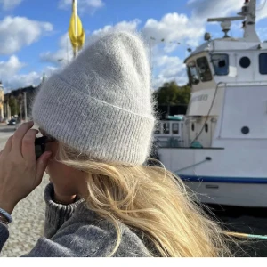 Ljusgrå mössa  - Kasmirmössa, skön och snygg 