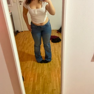 vit t-shirt - fin kort vit t-shirt ifrån Shein, strl L men sitter som en s/m