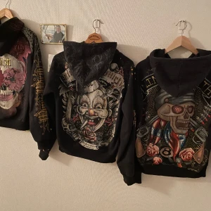 Minute mirth hoodies  - Minute mirth hoodies i storlek s passar mig som är 175. Dem kostar 1.3 styck nya hör av er vid frågor mvh Albin 