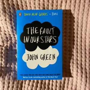 The fault in our stars - Hej! Säljer denna fina bok :) I bra skick. På engelska. Frakt tillkommer!