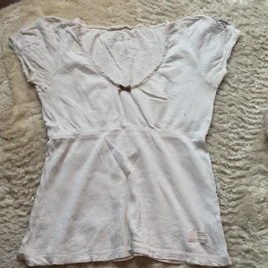 T-shirt - Används inte längre🩷Liten fläck nedtill, dock inget man tänker på