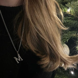 Bokstavshalsband silver  - Bokstavshalsband litet i silver