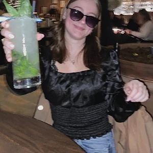 Topp - Ursnygg svart topp! Storlek XS 