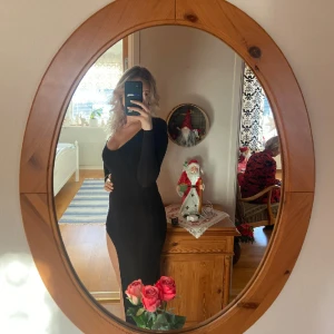 Långklänning  - Snygg långklänning med slits, perfekt till nyår. Använd en gå 