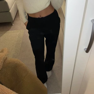 Kostymbyxor  - Bikbok 