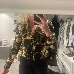 Topp - Topp från ginatricot. Använd enstaka gånger. Fint skick 