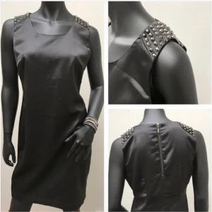 Tuff klänning - Tuff klänning från Denim Hunter. Använd en gång. Som ny! 