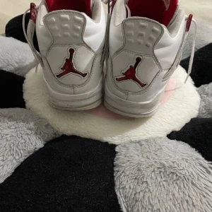 Jordan 4 metallic - 😌