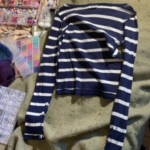 Hej säljer fult fungerande tröja - Perfekt sick knappt andvänt den typ 18-24 ggr