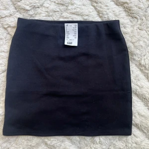 Svart minikjol - Helt ny, prislapp kvar och aldrig använd💕storlek S