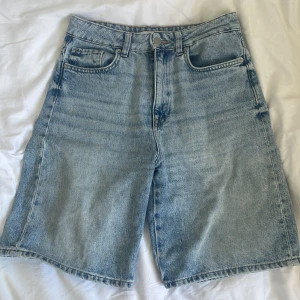 Jeansshorts  - Långa jeansshorts från hm!