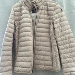 Pjs - Säljer pjs jacka höst i storlek Xl men känner att den är som en L 